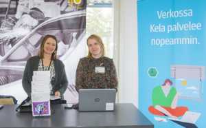 Kelan palveluasiantuntijat Eveliina Salovaara ja Iida Taivassalo.